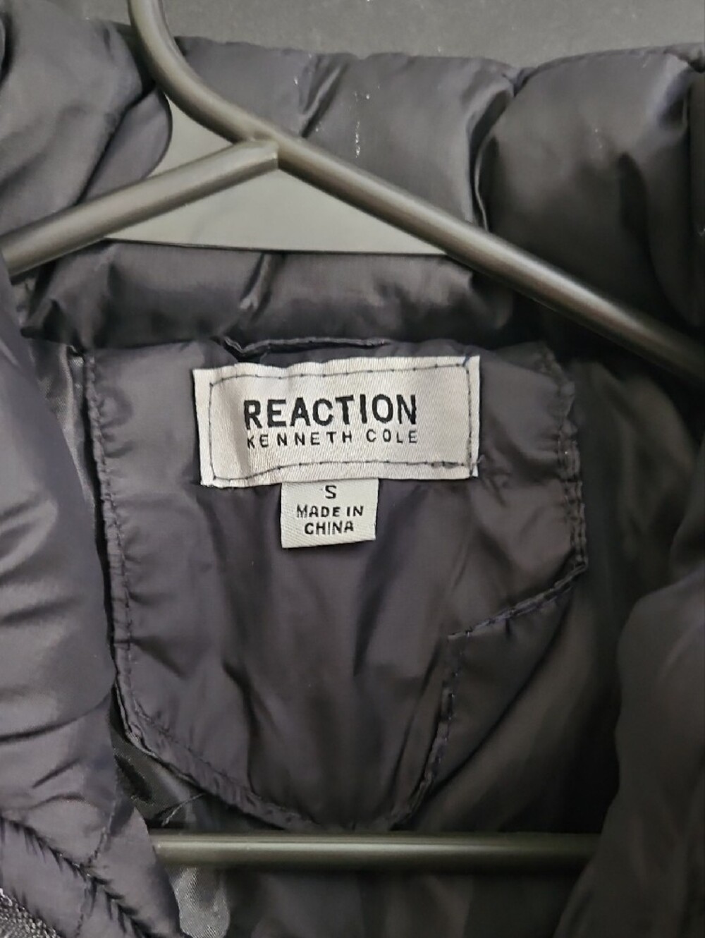 Kenneth Cole Reaction Black Quilted Puffer Vest - Picture 2 of 4